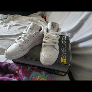 Jordan’s size 4. Only worn once no box